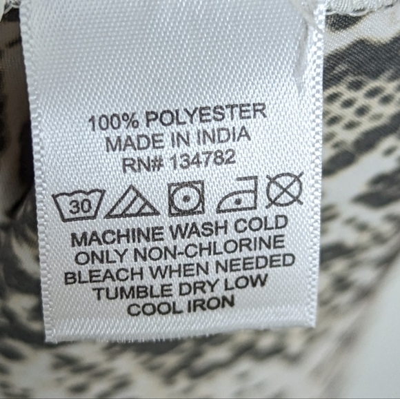 Mint of Blush- Halter-Snake Skin Print Romper Size M - Picture 5 of 5